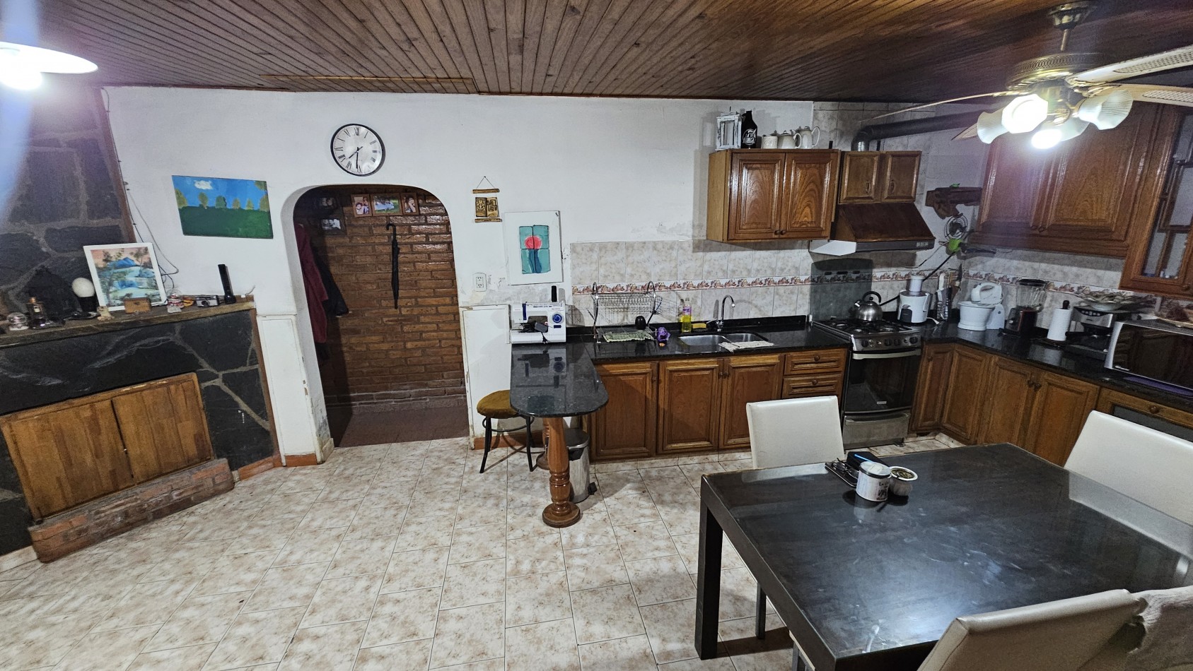 OPORTUNIDAD VENDO CASA + QUINCHO + TINGLADO 630 m² a 6 km de San Rafael. Zona a metros de Adolfo Calle.