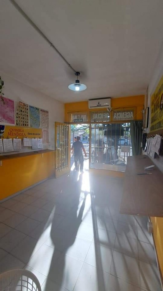 ✅️Vendo 4 locales con LOSA sobre Avenida Moreno, con 427 m²