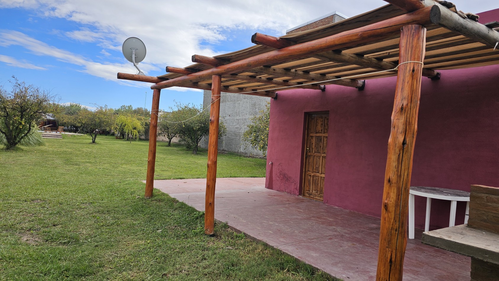 Vendo complejo trabajando de Casa + 3 cabañas en 2.48 hectareas. Rama Caida. San Rafael