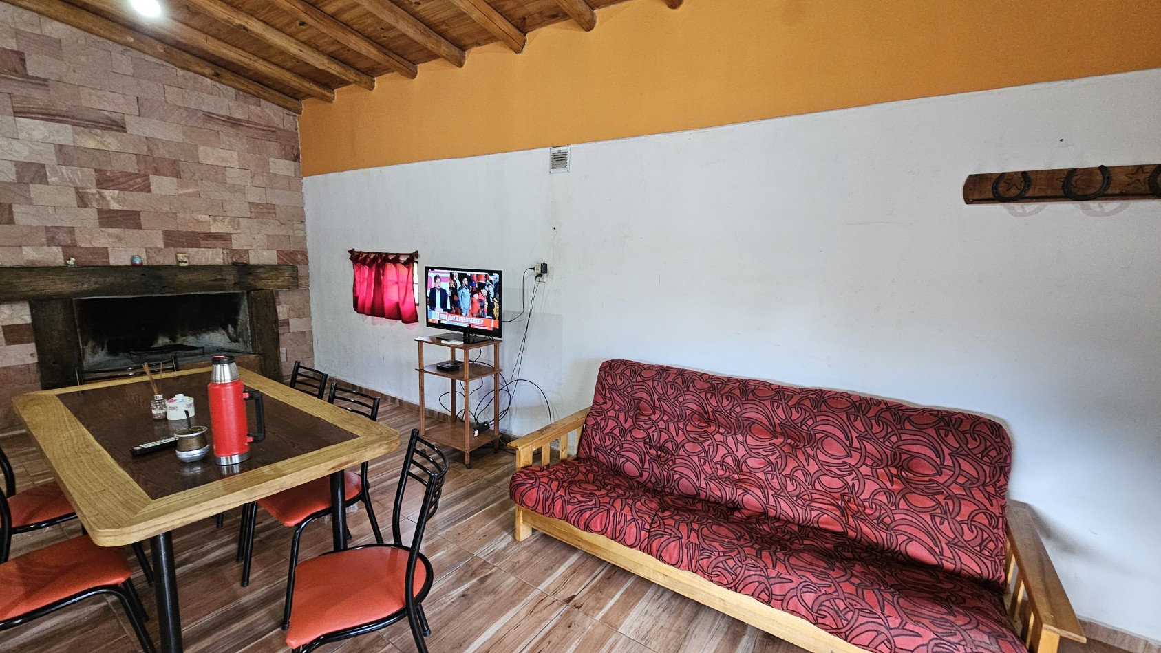 Vendo complejo trabajando de Casa + 3 cabañas en 2.48 hectareas. Rama Caida. San Rafael