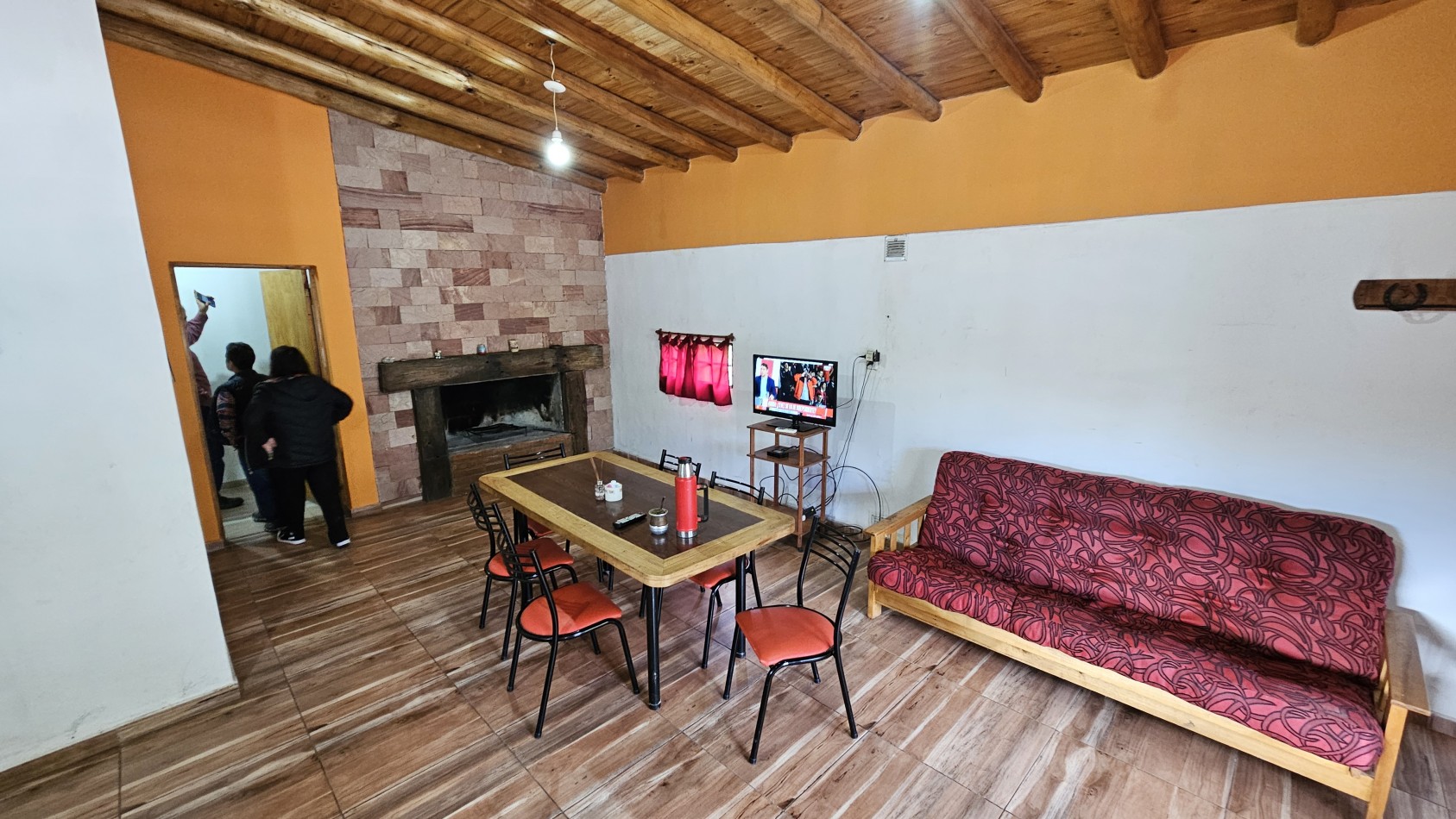 Vendo complejo trabajando de Casa + 3 cabañas en 2.48 hectareas. Rama Caida. San Rafael