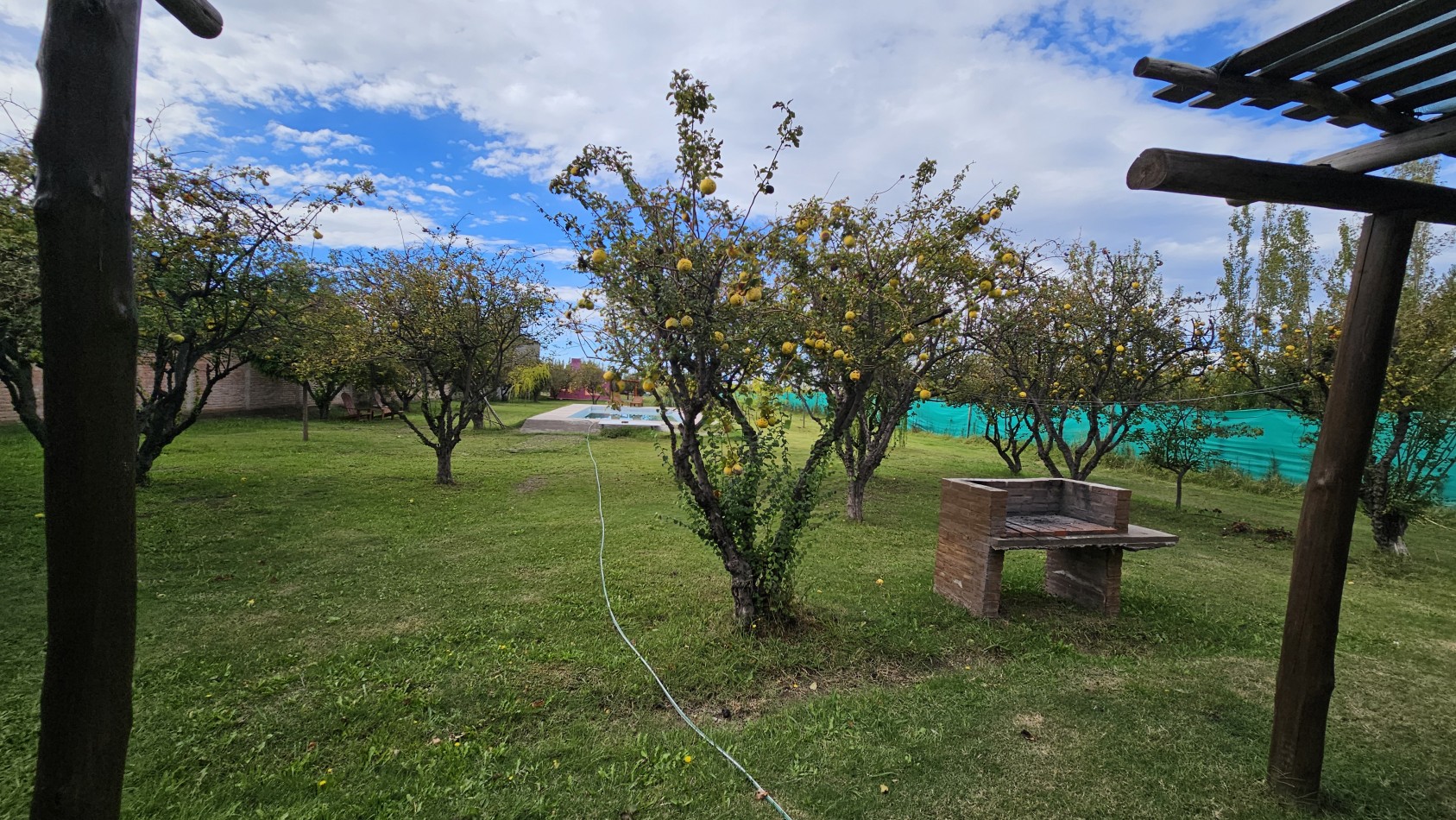 Vendo complejo trabajando de Casa + 3 cabañas en 2.48 hectareas. Rama Caida. San Rafael