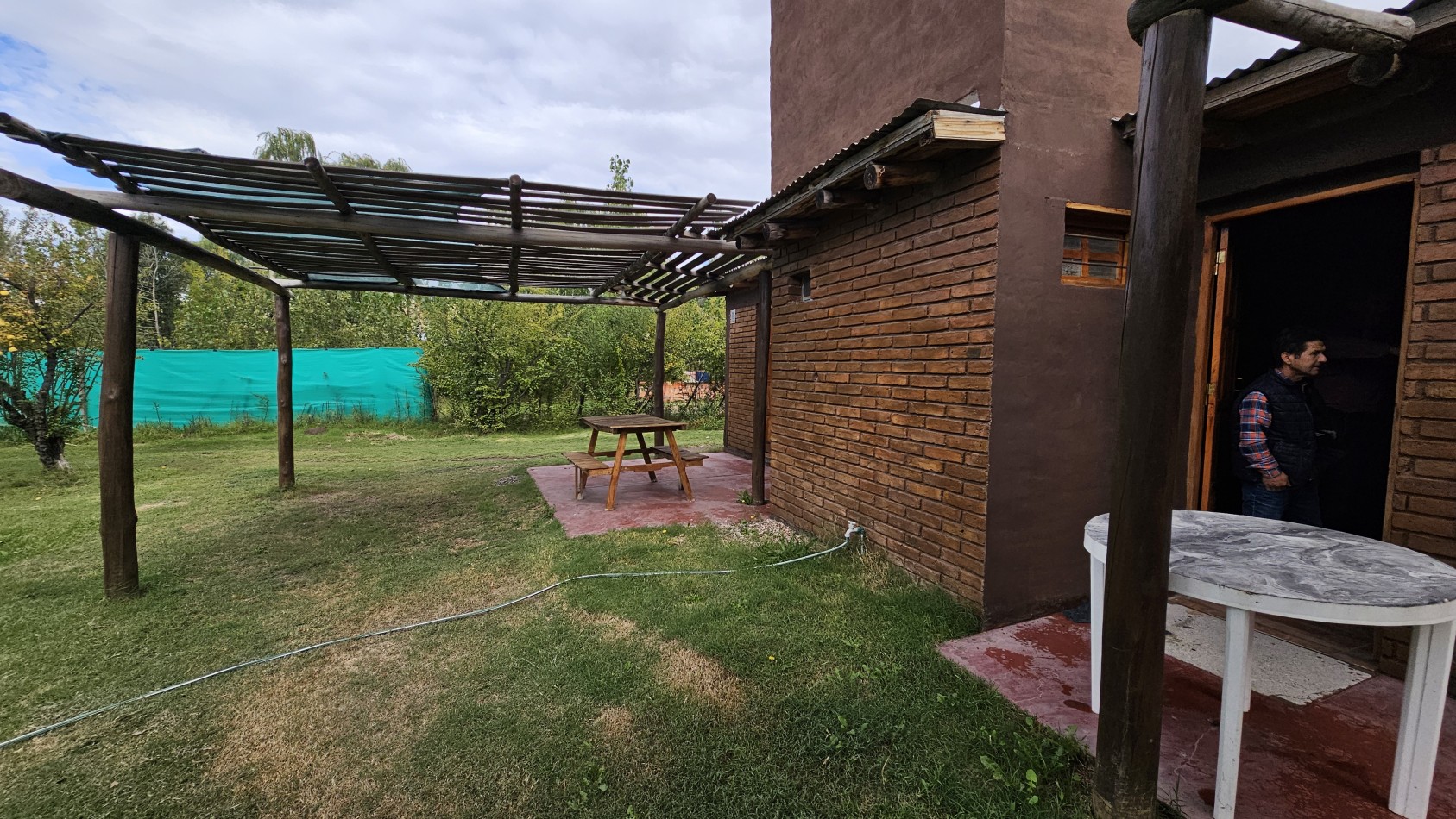 Vendo complejo trabajando de Casa + 3 cabañas en 2.48 hectareas. Rama Caida. San Rafael