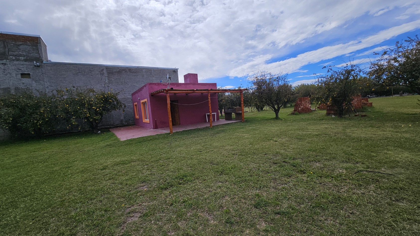 Vendo complejo trabajando de Casa + 3 cabañas en 2.48 hectareas. Rama Caida. San Rafael
