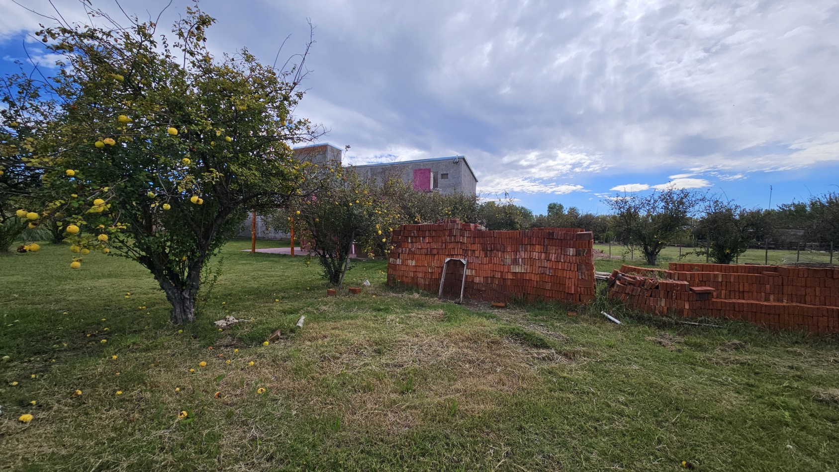 Vendo complejo trabajando de Casa + 3 cabañas en 2.48 hectareas. Rama Caida. San Rafael