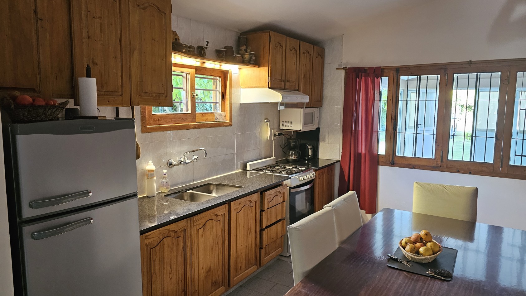 ¡Oportunidad unica en Rama Caida, San Rafael!¡Una propiedad excepcional en la zona de Rama Caida, a tan solo 6 km de San Rafael! Posibilidad de permuta. Casa+ Quincho+ Pileta+ Galpon+ plantacion+ Agua, luz y GAS