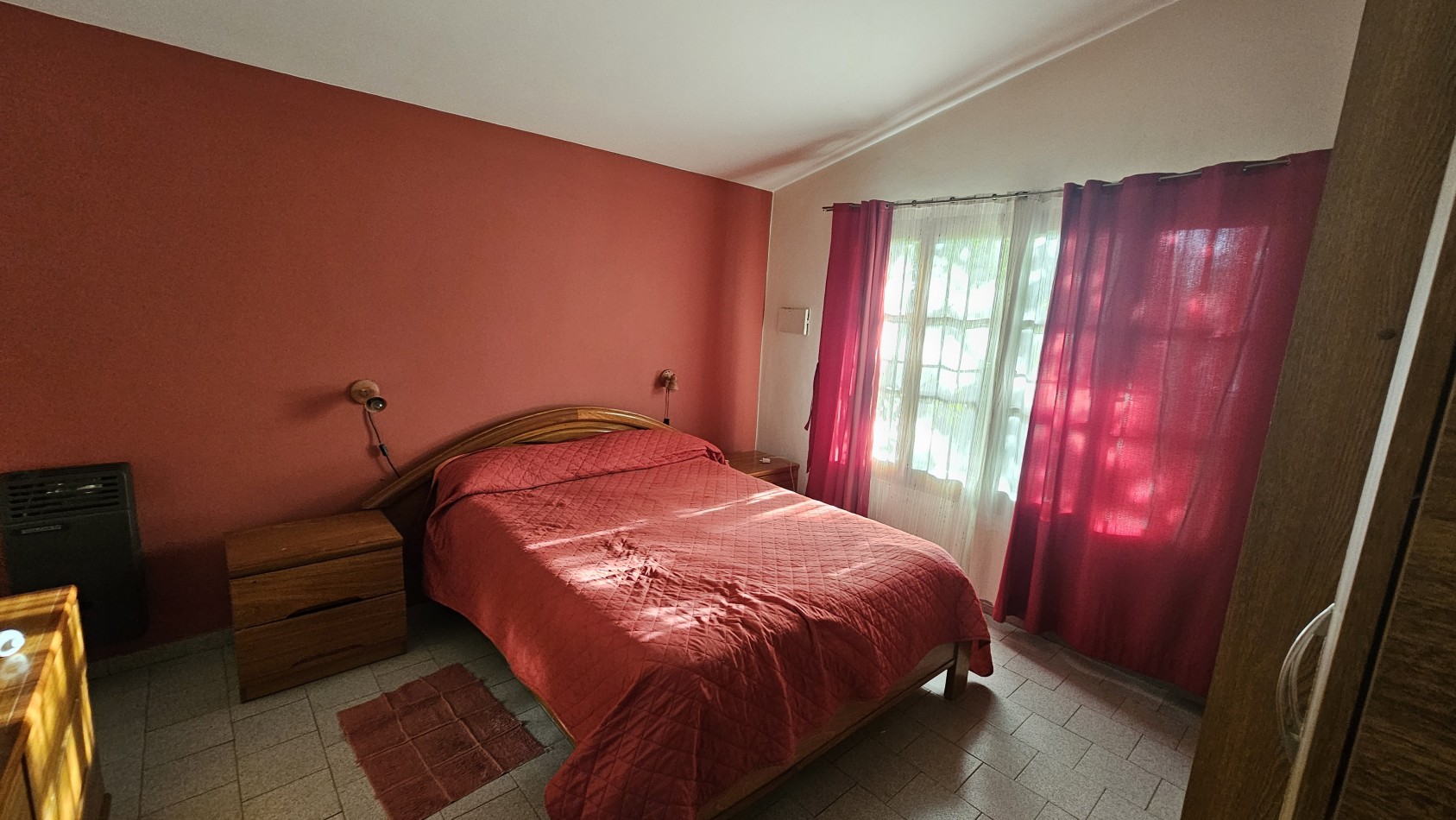 ¡Oportunidad unica en Rama Caida, San Rafael!¡Una propiedad excepcional en la zona de Rama Caida, a tan solo 6 km de San Rafael! Posibilidad de permuta. Casa+ Quincho+ Pileta+ Galpon+ plantacion+ Agua, luz y GAS