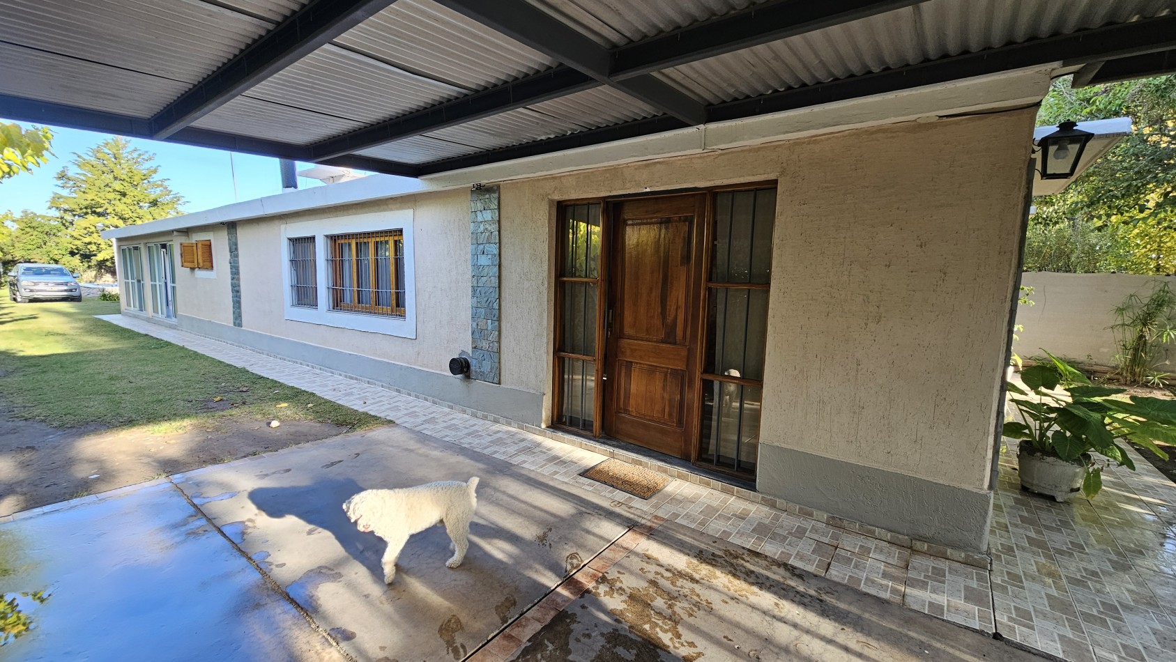 ¡Oportunidad unica en Rama Caida, San Rafael!¡Una propiedad excepcional en la zona de Rama Caida, a tan solo 6 km de San Rafael! Posibilidad de permuta. Casa+ Quincho+ Pileta+ Galpon+ plantacion+ Agua, luz y GAS