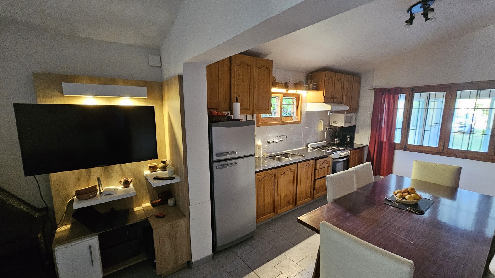 ¡Oportunidad unica en Rama Caida, San Rafael!¡Una propiedad excepcional en la zona de Rama Caida, a tan solo 6 km de San Rafael! Posibilidad de permuta. Casa+ Quincho+ Pileta+ Galpon+ plantacion+ Agua, luz y GAS