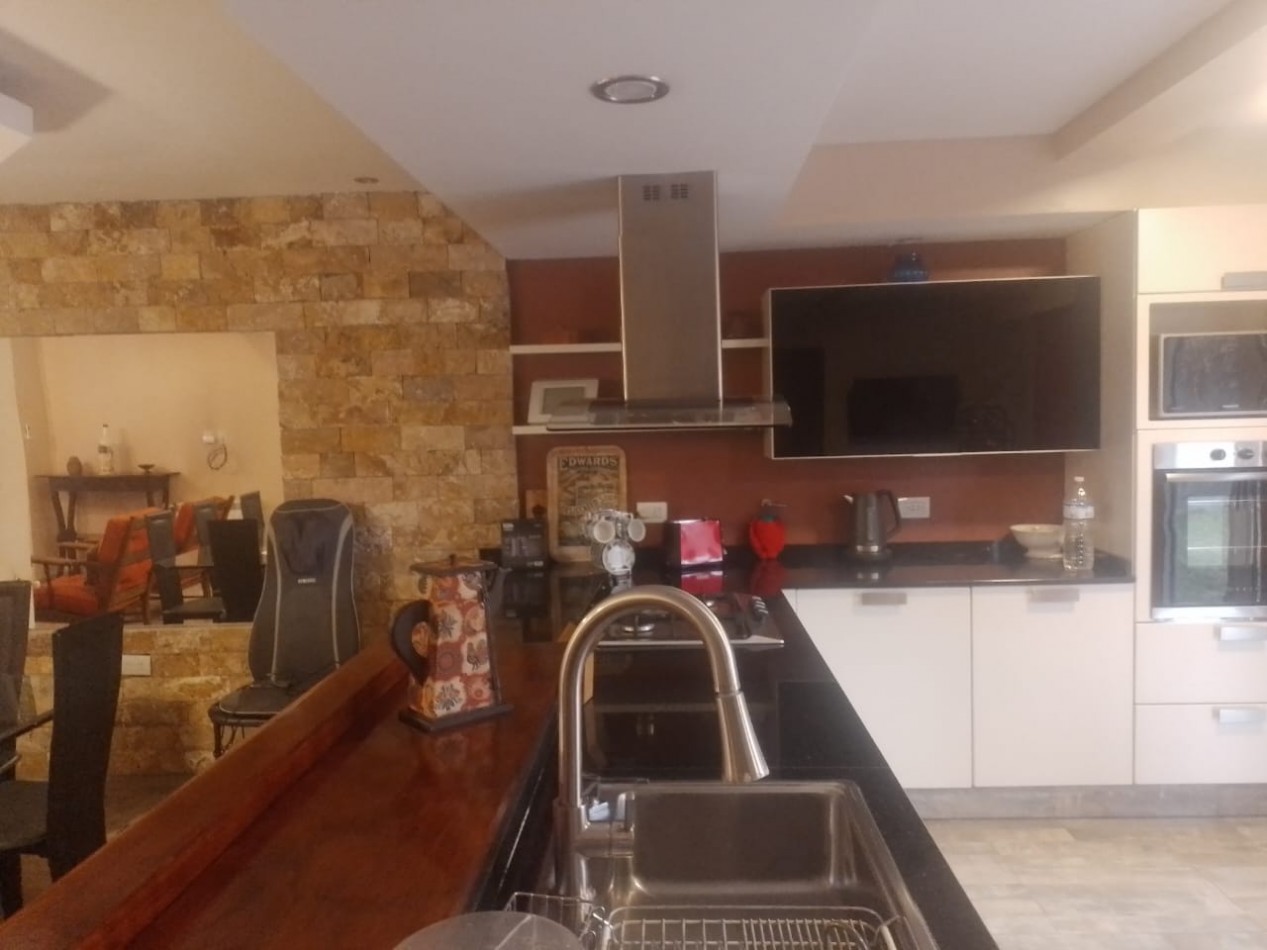 ¡Hermosa Casa 1° Nivel en Venta en la Zona Parque de San Rafael!