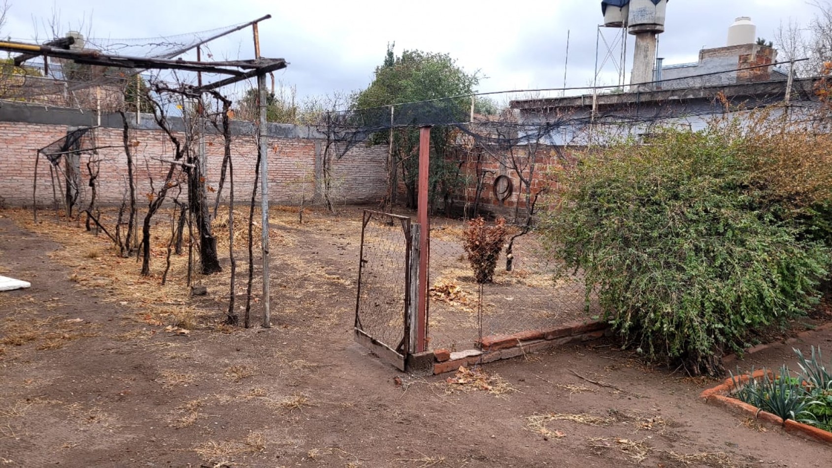 Vendo Casa Amplia de 3 dormitorios Zona Parque Yrigoyen. San Rafael.