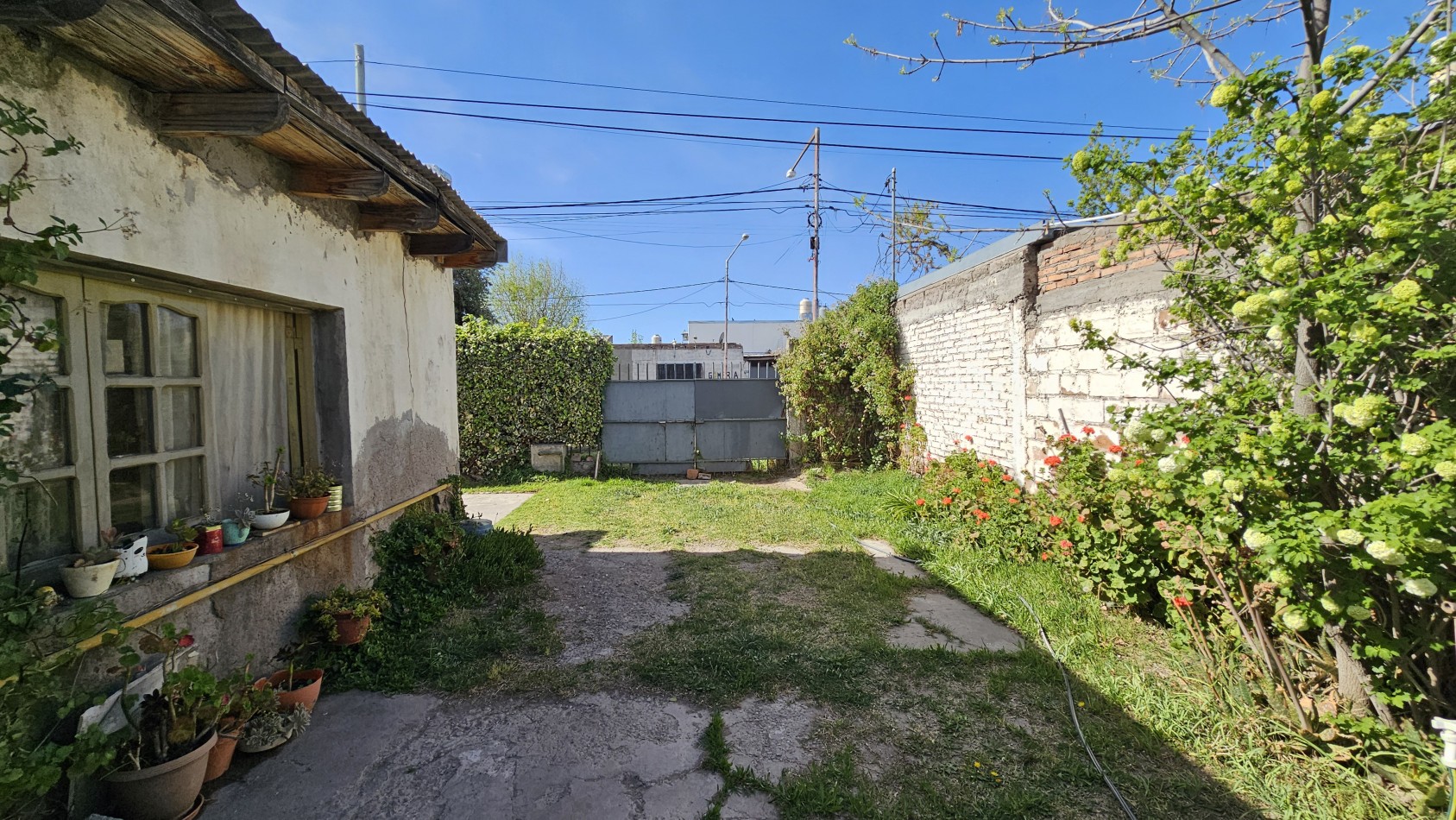 Venta de Casa en Av Urquiza, Ideal para Inversion - 319 m² de Terreno, San Rafael
