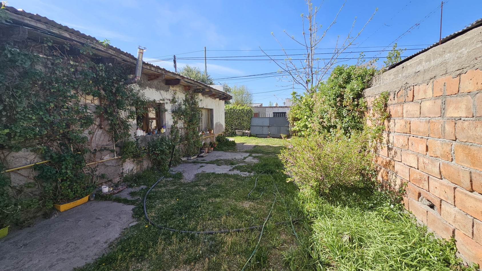 Venta de Casa en Av Urquiza, Ideal para Inversion - 319 m² de Terreno, San Rafael