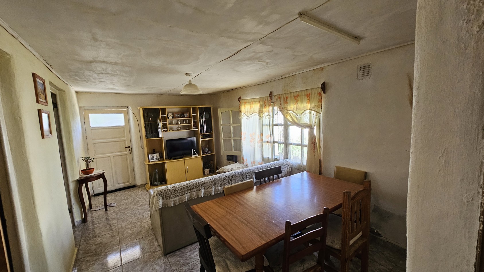 Venta de Casa en Av Urquiza, Ideal para Inversion - 319 m² de Terreno, San Rafael