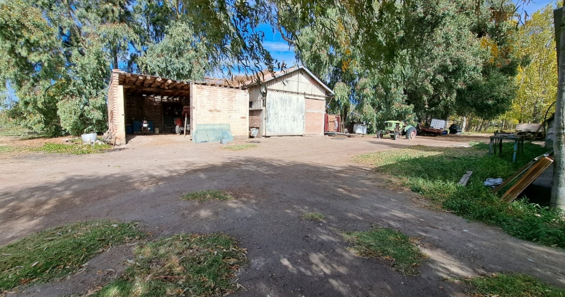 VENDO FINCA 42 has en San Rafael con Casa Patonal 4 dormitorios + Piscina + Galpones + prod de Ciruela distrito Salto de las Rosas