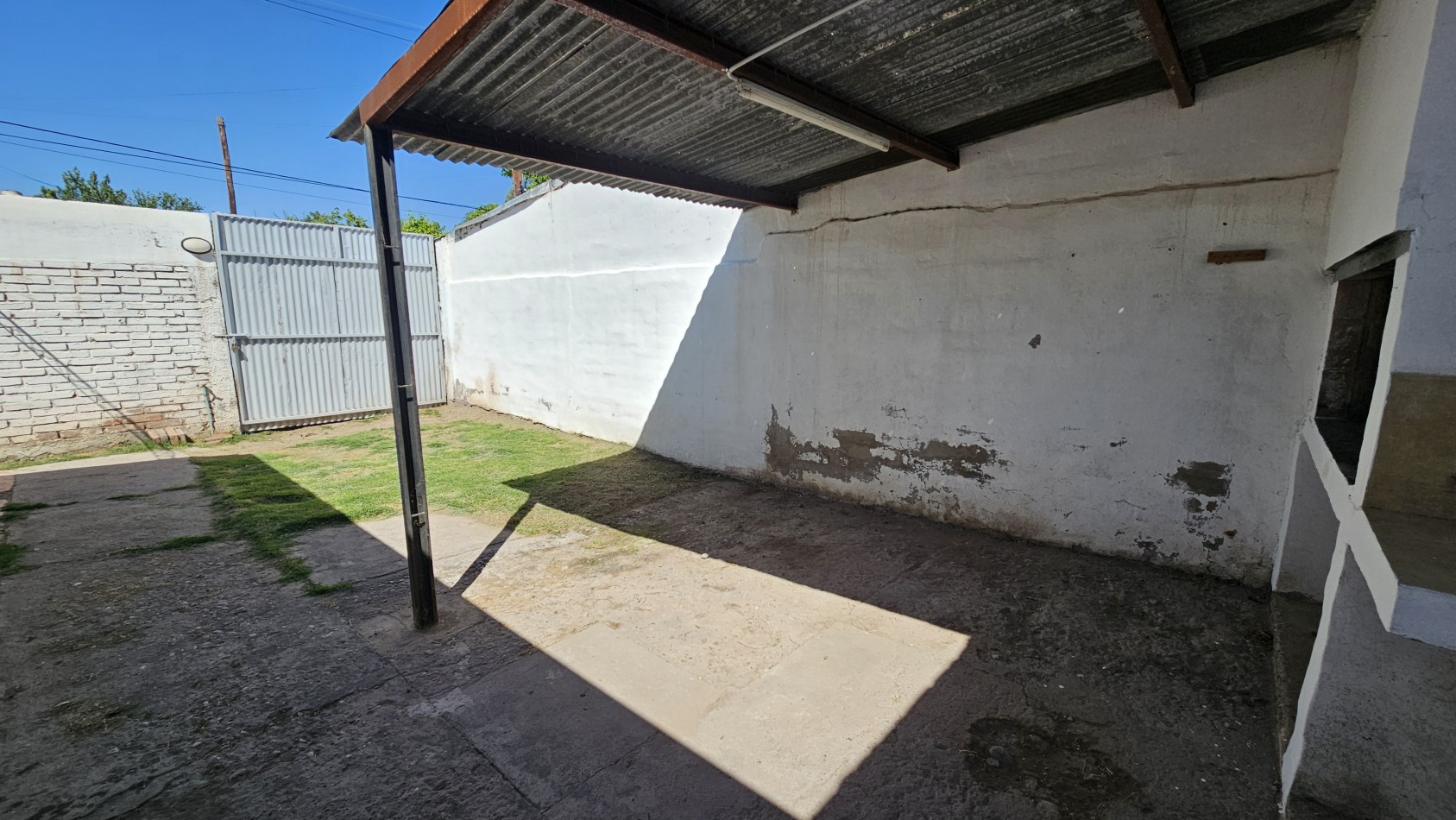 ¡Casa en Venta Apta Credito en San Rafael! 3 Dormitorios, Cochera, Churrasquera y Todos los Servicios