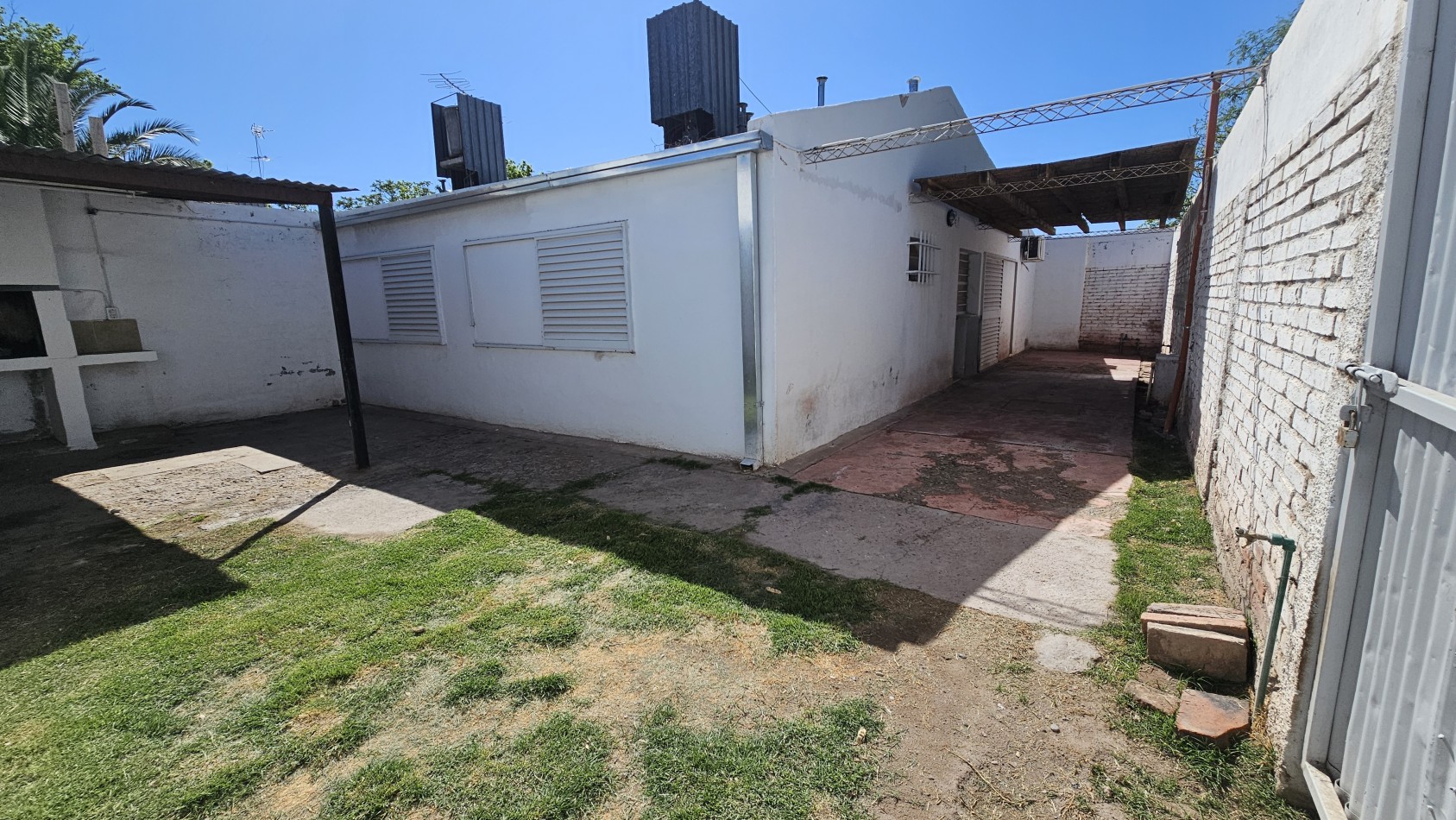 ¡Casa en Venta Apta Credito en San Rafael! 3 Dormitorios, Cochera, Churrasquera y Todos los Servicios