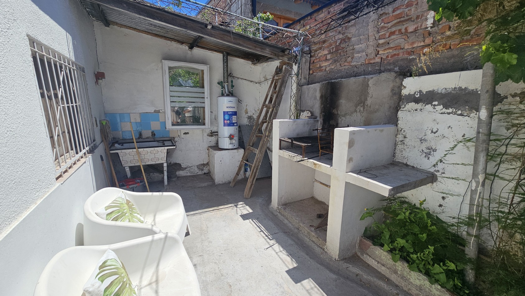 Casa en Venta Apta Credito en Zona Centrica de San Rafael - 3 Dormitorios con Patio y Churrasquera