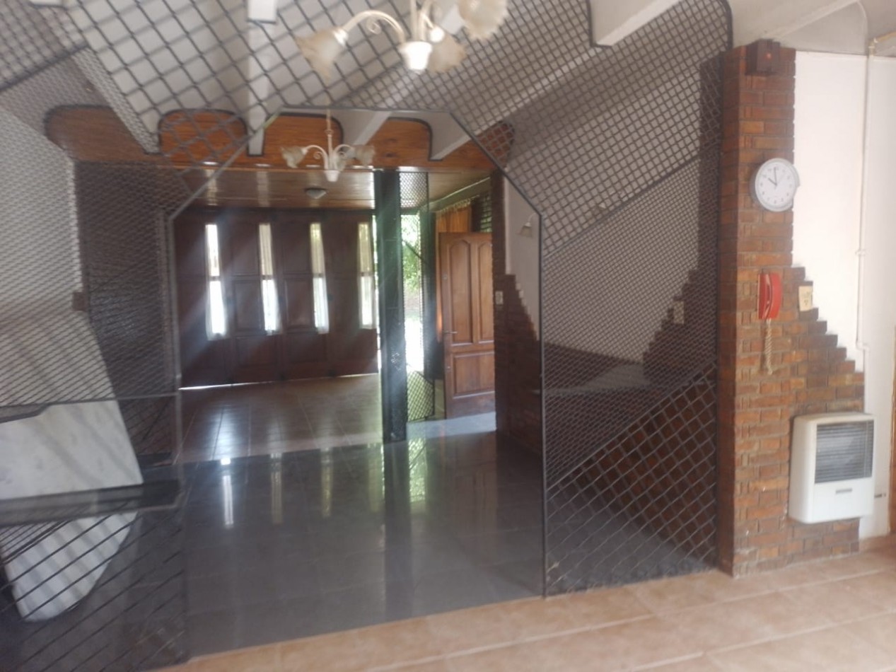 "Casa de 3 Dormitorios en Barrio Ciudad de San Rafael - ¡Gran Oportunidad!"