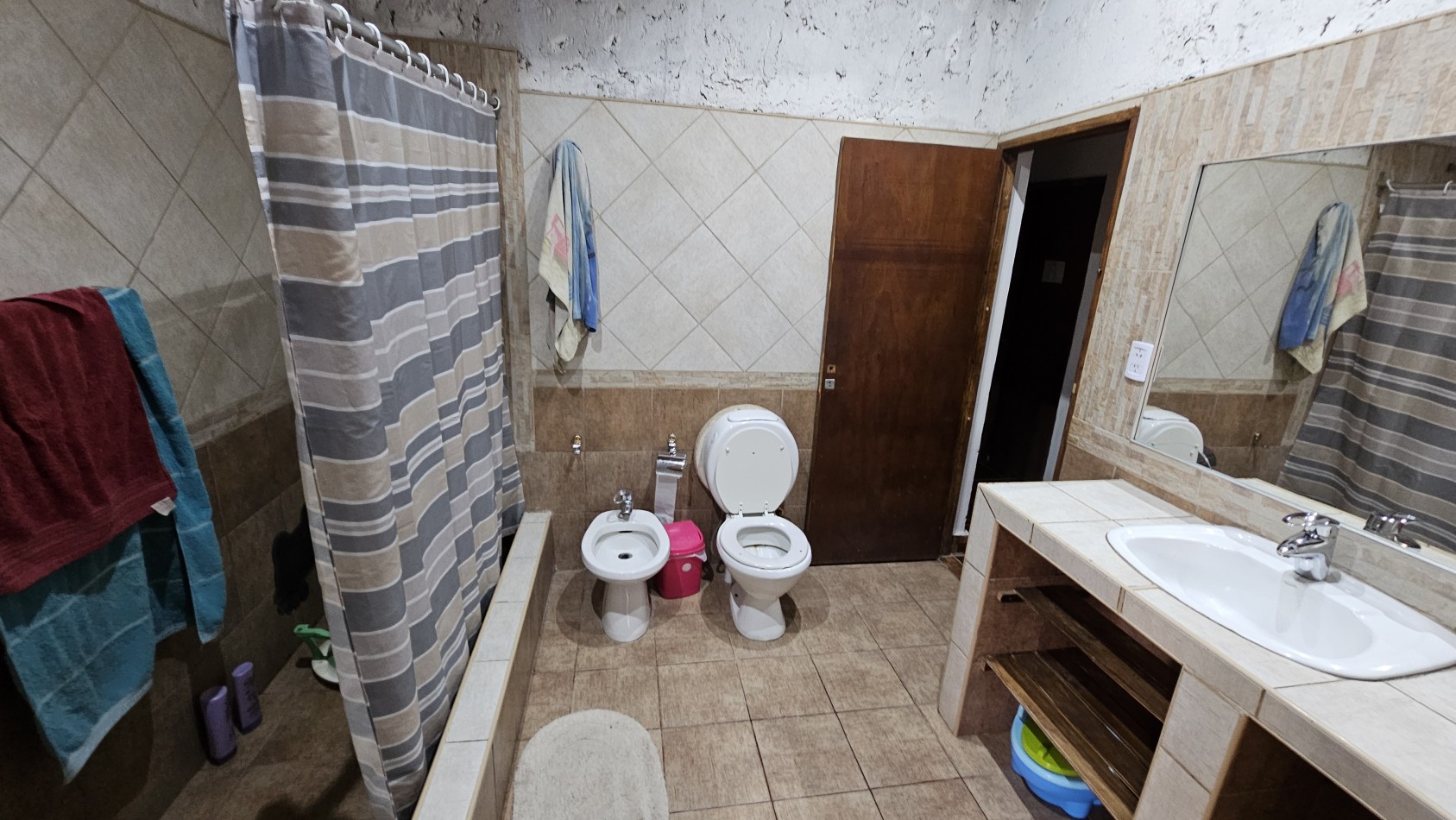Vendo Casa Amplia con Pileta en Rama Caida - Excelente Ubicacion. San Rafael. Escritura.