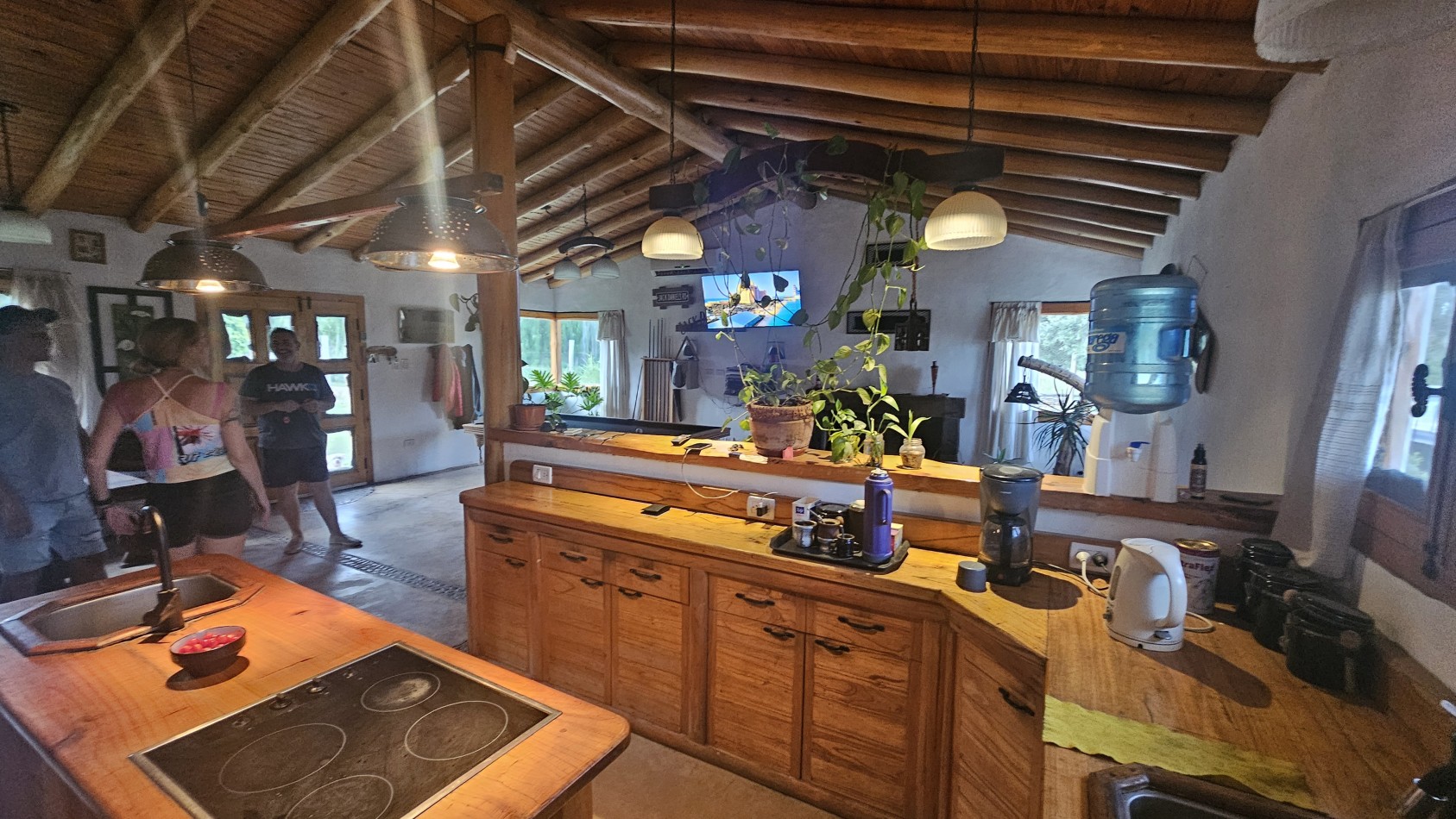 Vendo Casa Amplia con pileta y depto con 7200 m² parquizados en Cuadro Benegas San Rafael