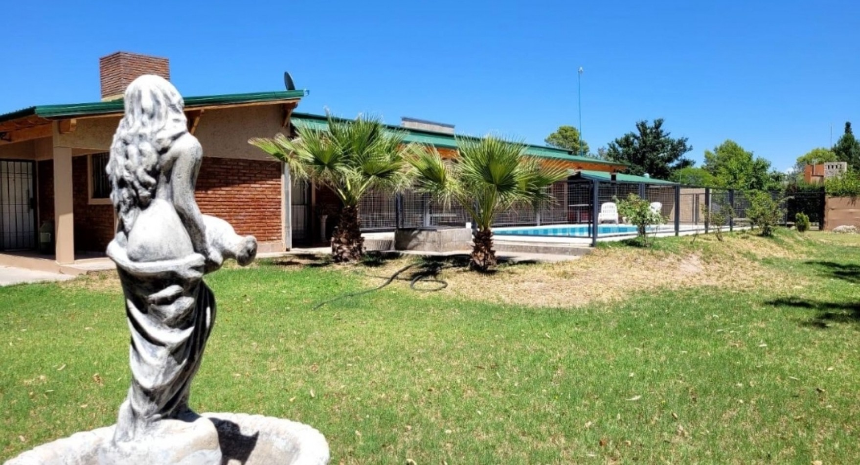 VENDO CASA QUINTA ¿Estas buscando una propiedad amplia, moderna y lista para disfrutar? Te presentamos esta increible oportunidad en el Barrio Cerrado, diseñada para tu comodidad y tranquilidad. Rama Caida Zona Cubilos San Rafael