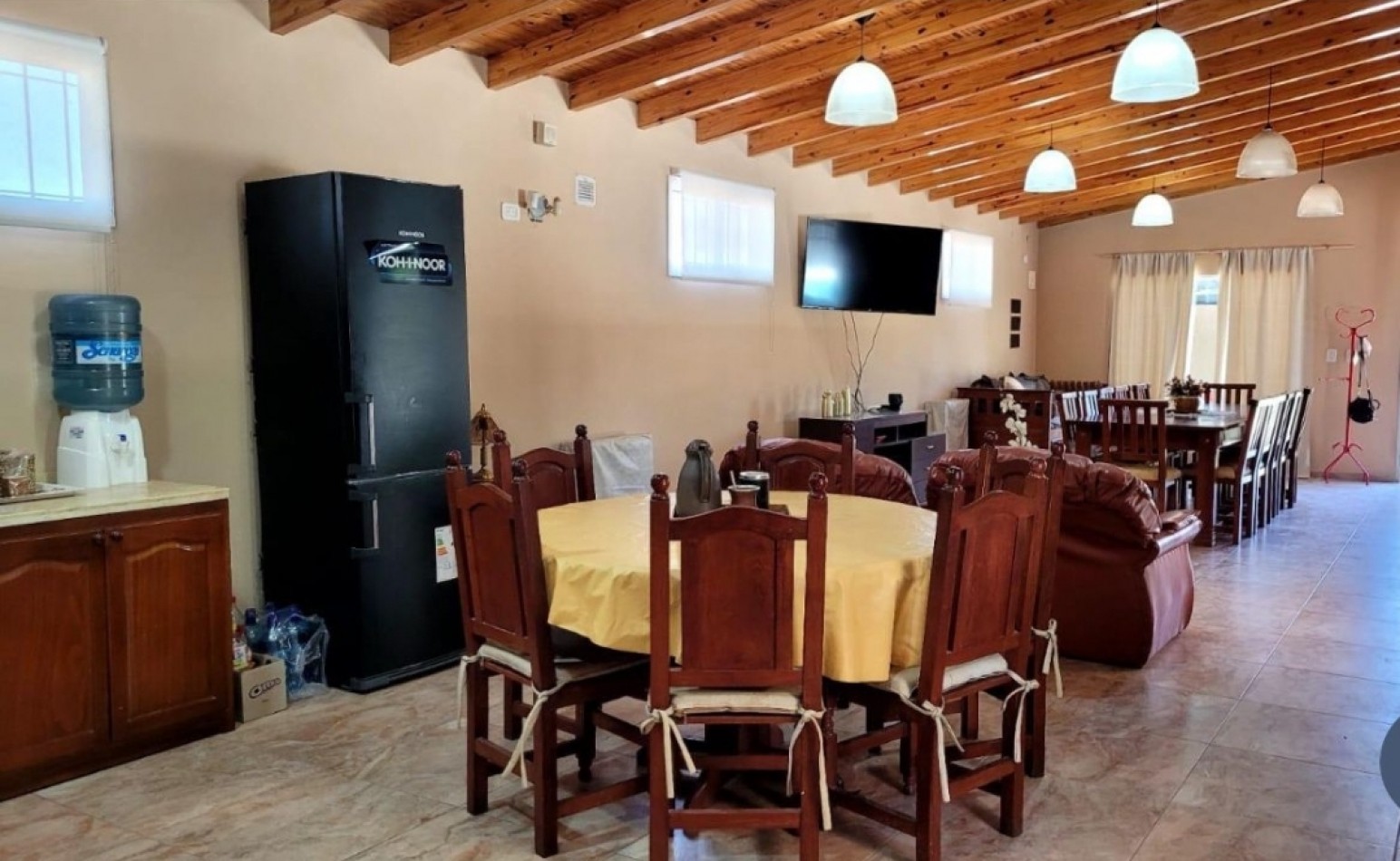 VENDO CASA QUINTA ¿Estas buscando una propiedad amplia, moderna y lista para disfrutar? Te presentamos esta increible oportunidad en el Barrio Cerrado, diseñada para tu comodidad y tranquilidad. Rama Caida Zona Cubilos San Rafael