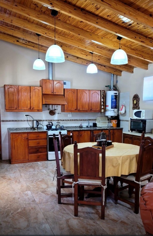 VENDO CASA QUINTA ¿Estas buscando una propiedad amplia, moderna y lista para disfrutar? Te presentamos esta increible oportunidad en el Barrio Cerrado, diseñada para tu comodidad y tranquilidad. Rama Caida Zona Cubilos San Rafael