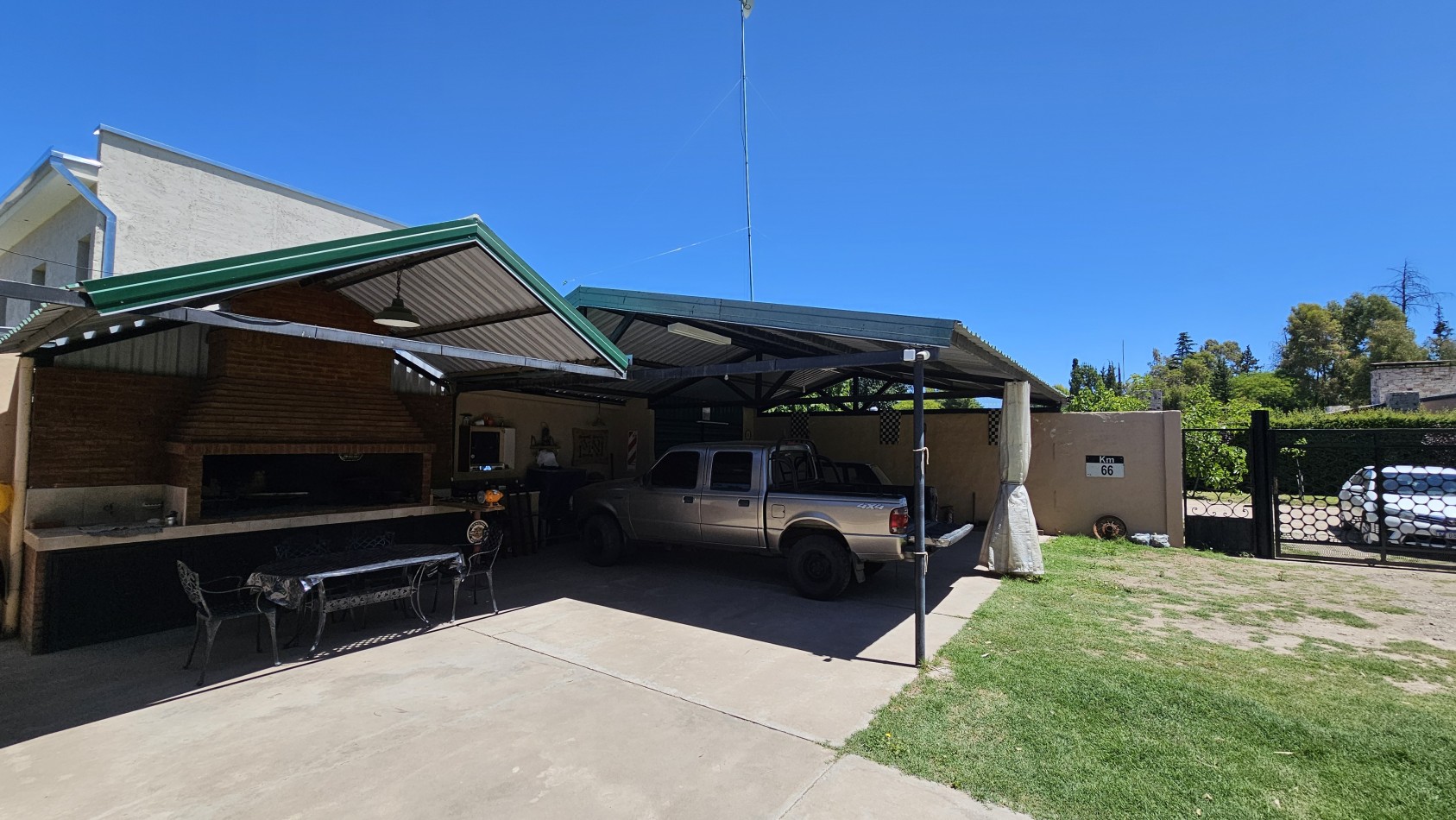 VENDO CASA QUINTA ¿Estas buscando una propiedad amplia, moderna y lista para disfrutar? Te presentamos esta increible oportunidad en el Barrio Cerrado, diseñada para tu comodidad y tranquilidad. Rama Caida Zona Cubilos San Rafael