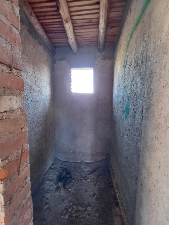 VENDO Casa a Terminar con 1963 m² de terreno. Zona 25 de Mayo. Vista a la la montaña. San Rafaely