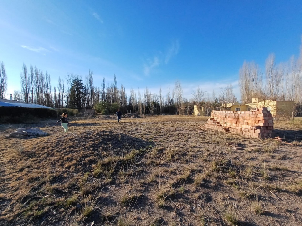 VENDO Casa a Terminar con 1963 m² de terreno. Zona 25 de Mayo. Vista a la la montaña. San Rafaely