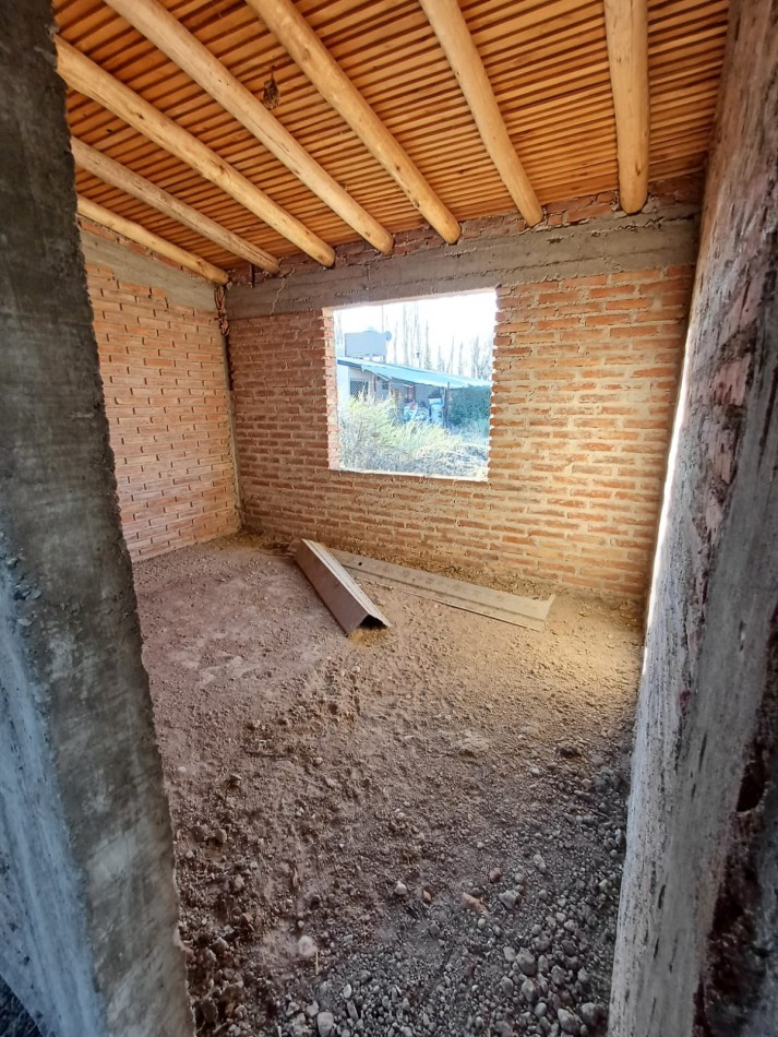 VENDO Casa a Terminar con 1963 m² de terreno. Zona 25 de Mayo. Vista a la la montaña. San Rafaely