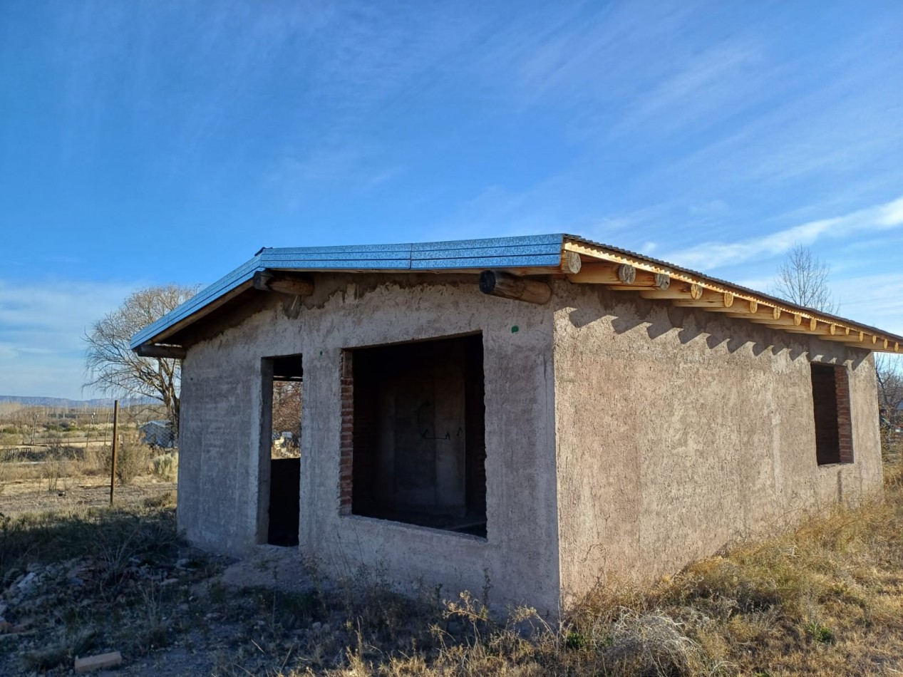 VENDO Casa a Terminar con 1963 m² de terreno. Zona 25 de Mayo. Vista a la la montaña. San Rafaely