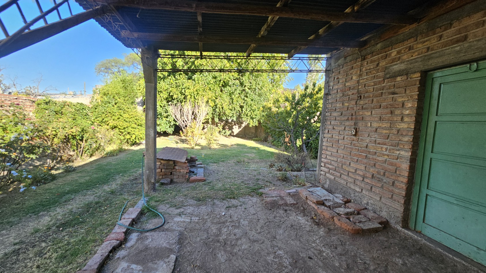 ¡Oportunidad unica! Casa amplia con gran terreno y excelente ubicacion. APTA Credito. San Rafael