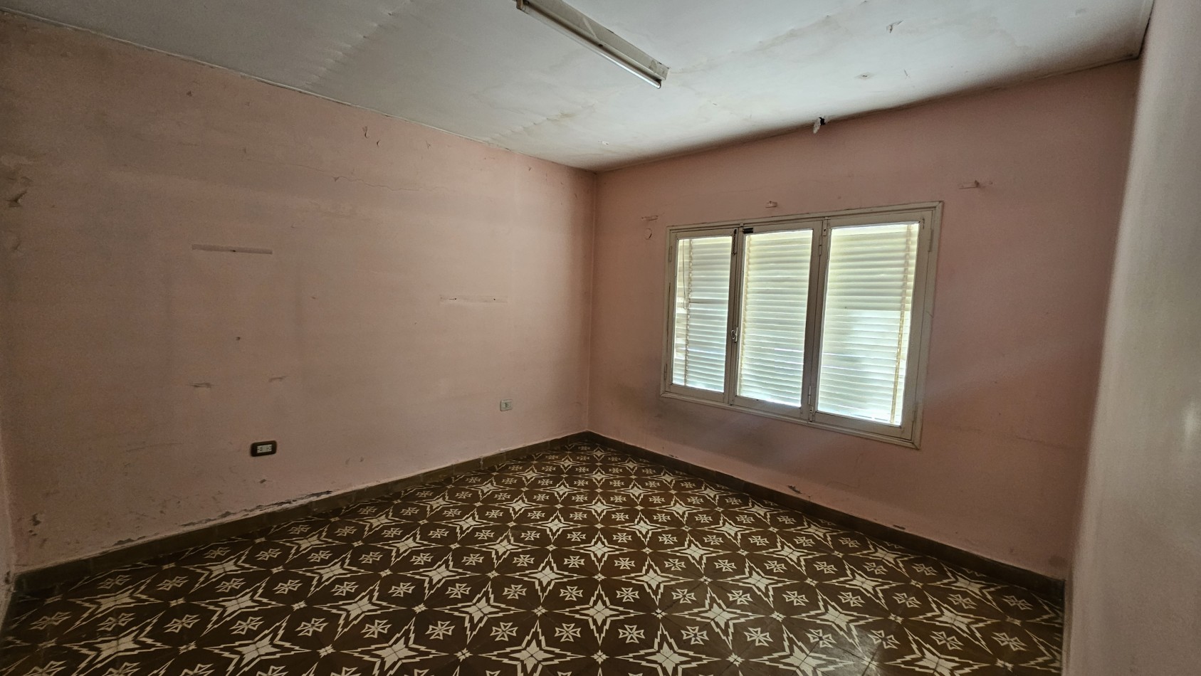 ¡Oportunidad unica! Casa amplia con gran terreno y excelente ubicacion. APTA Credito. San Rafael