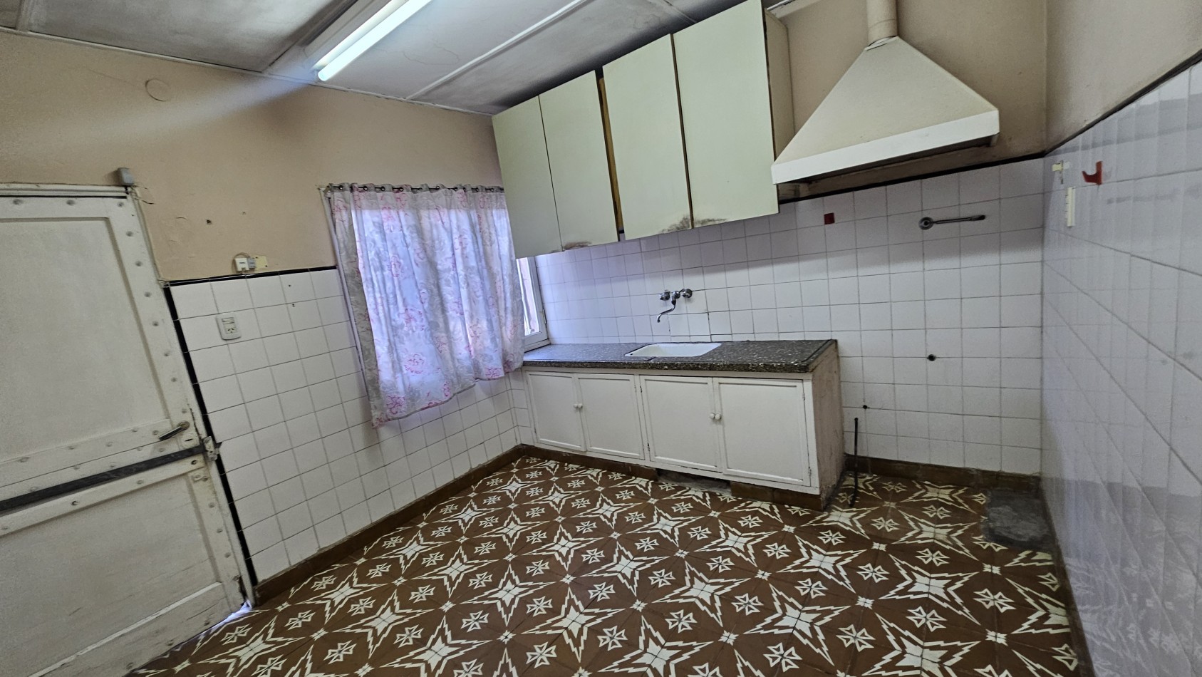¡Oportunidad unica! Casa amplia con gran terreno y excelente ubicacion. APTA Credito. San Rafael