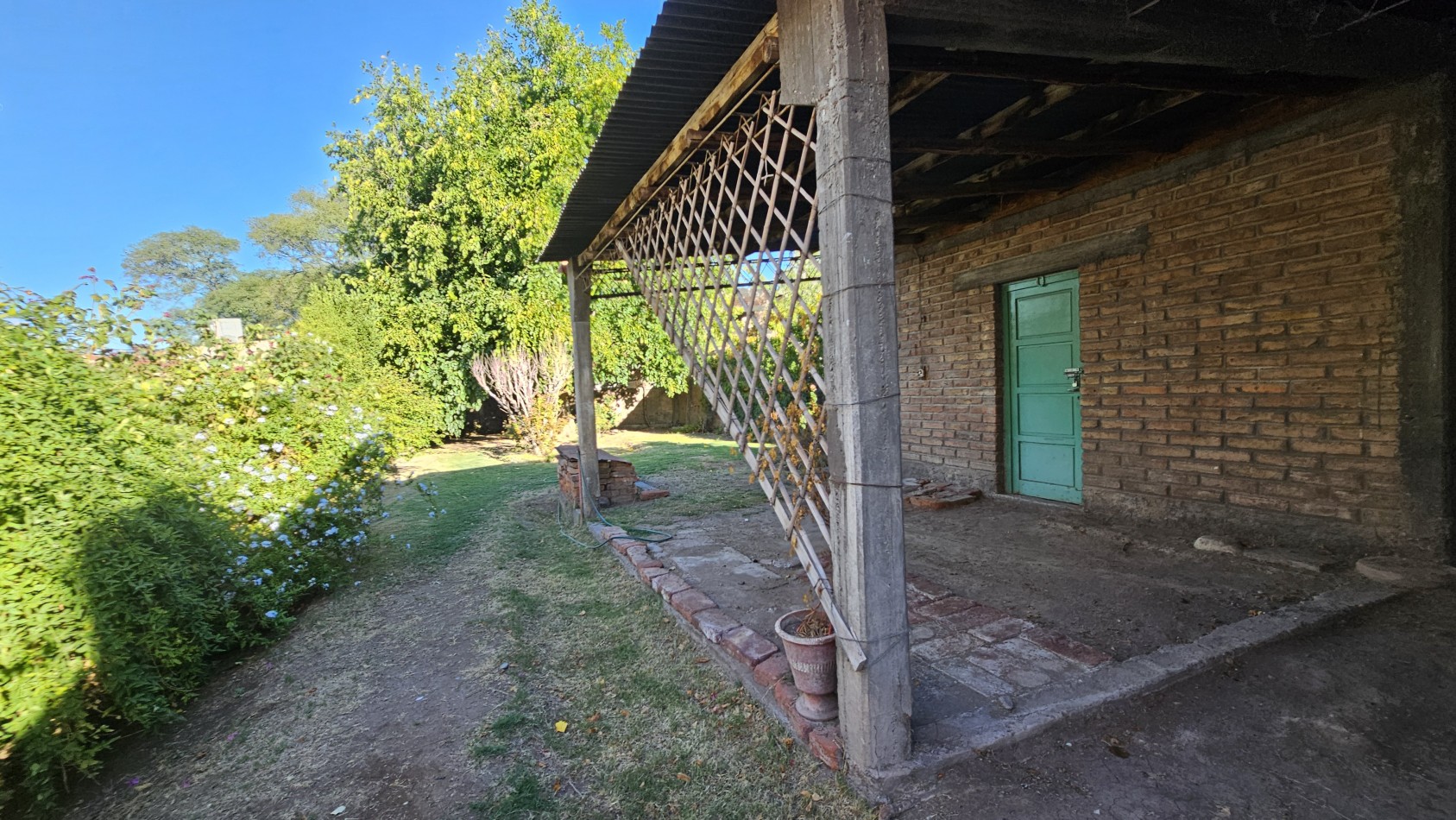 ¡Oportunidad unica! Casa amplia con gran terreno y excelente ubicacion. APTA Credito. San Rafael