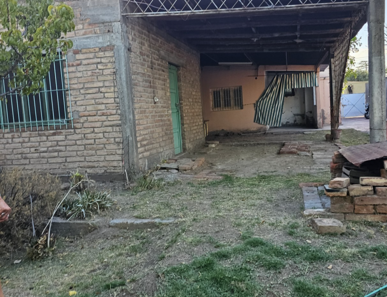 ¡Oportunidad unica! Casa amplia con gran terreno y excelente ubicacion. APTA Credito. San Rafael