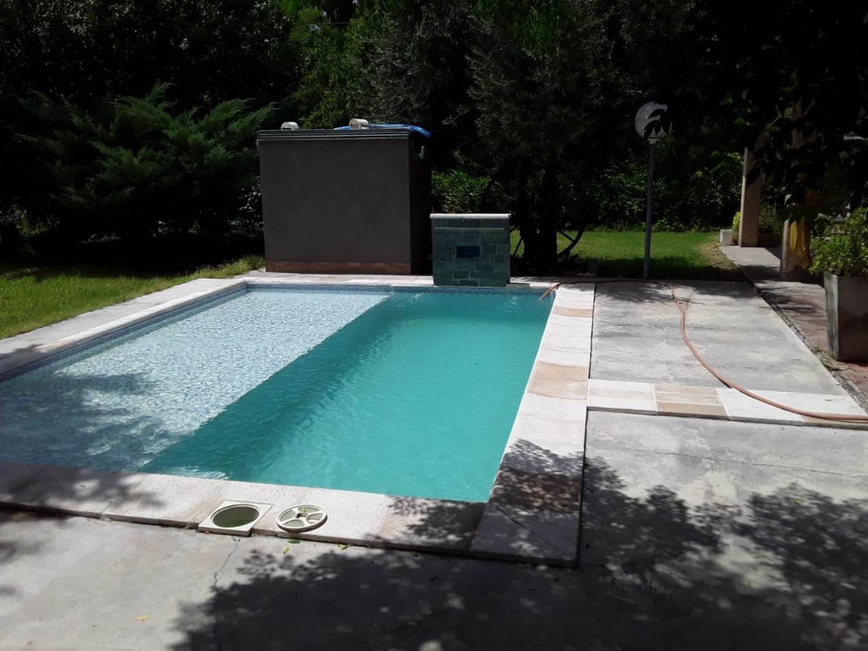 Vendo propiedad tipo casa quinta tipo colonial parque de 3000 m² cercana a San Rafael.