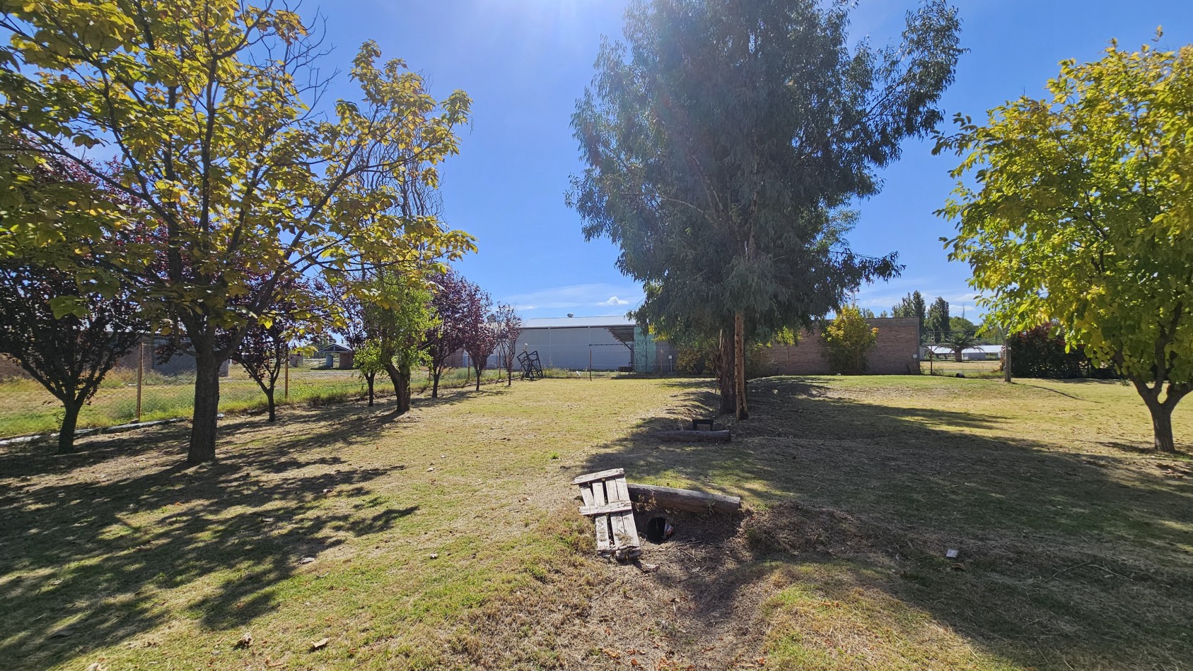 Vendo propiedad tipo casa quinta tipo colonial parque de 3000 m² cercana a San Rafael.