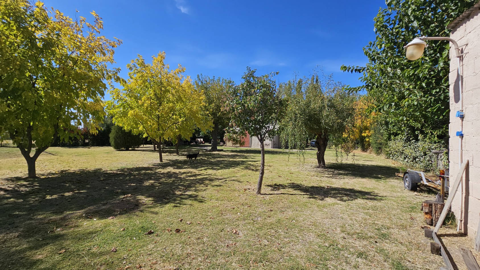 Vendo propiedad tipo casa quinta tipo colonial parque de 3000 m² cercana a San Rafael.