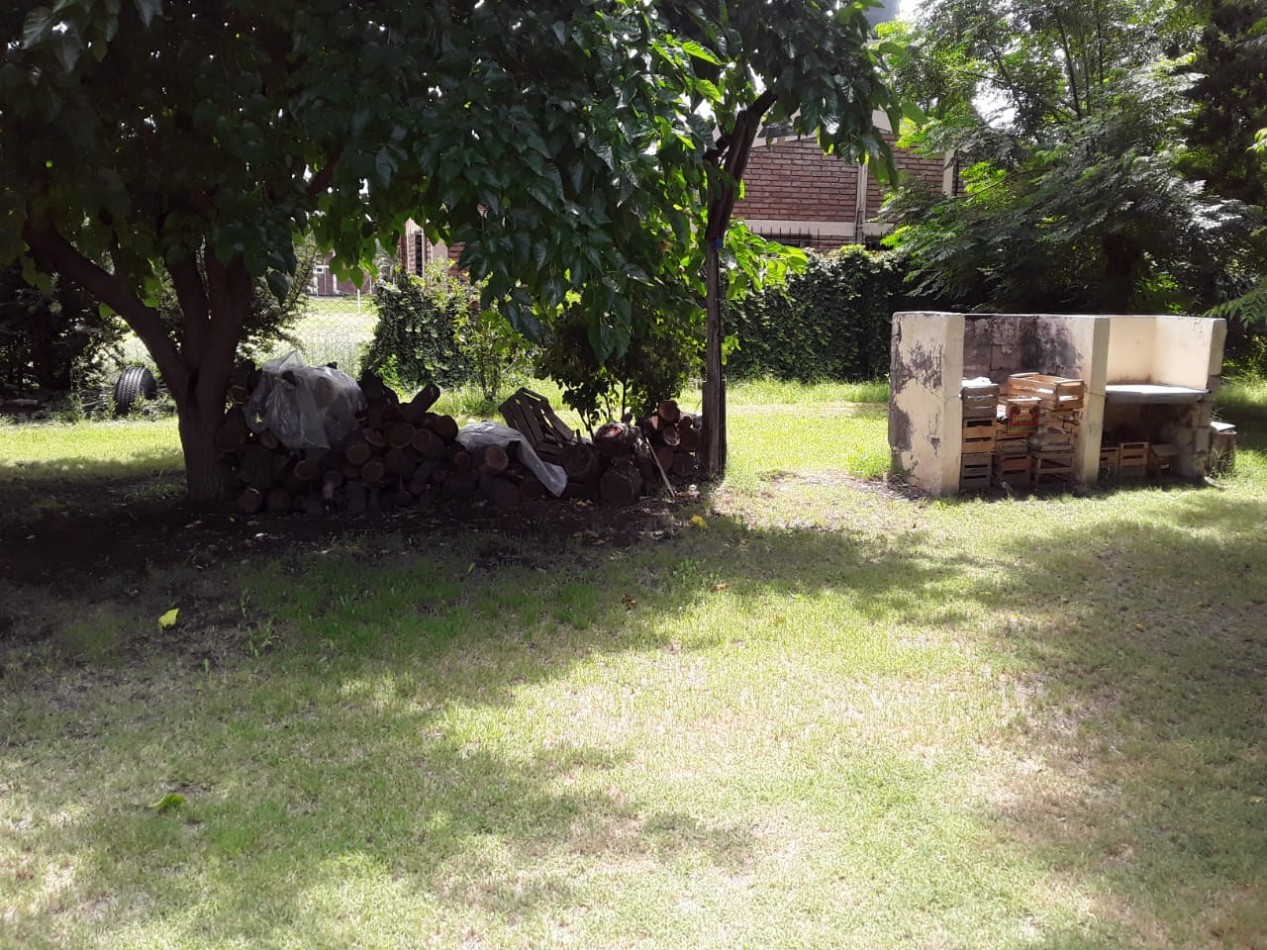 Vendo propiedad tipo casa quinta tipo colonial parque de 3000 m² cercana a San Rafael.