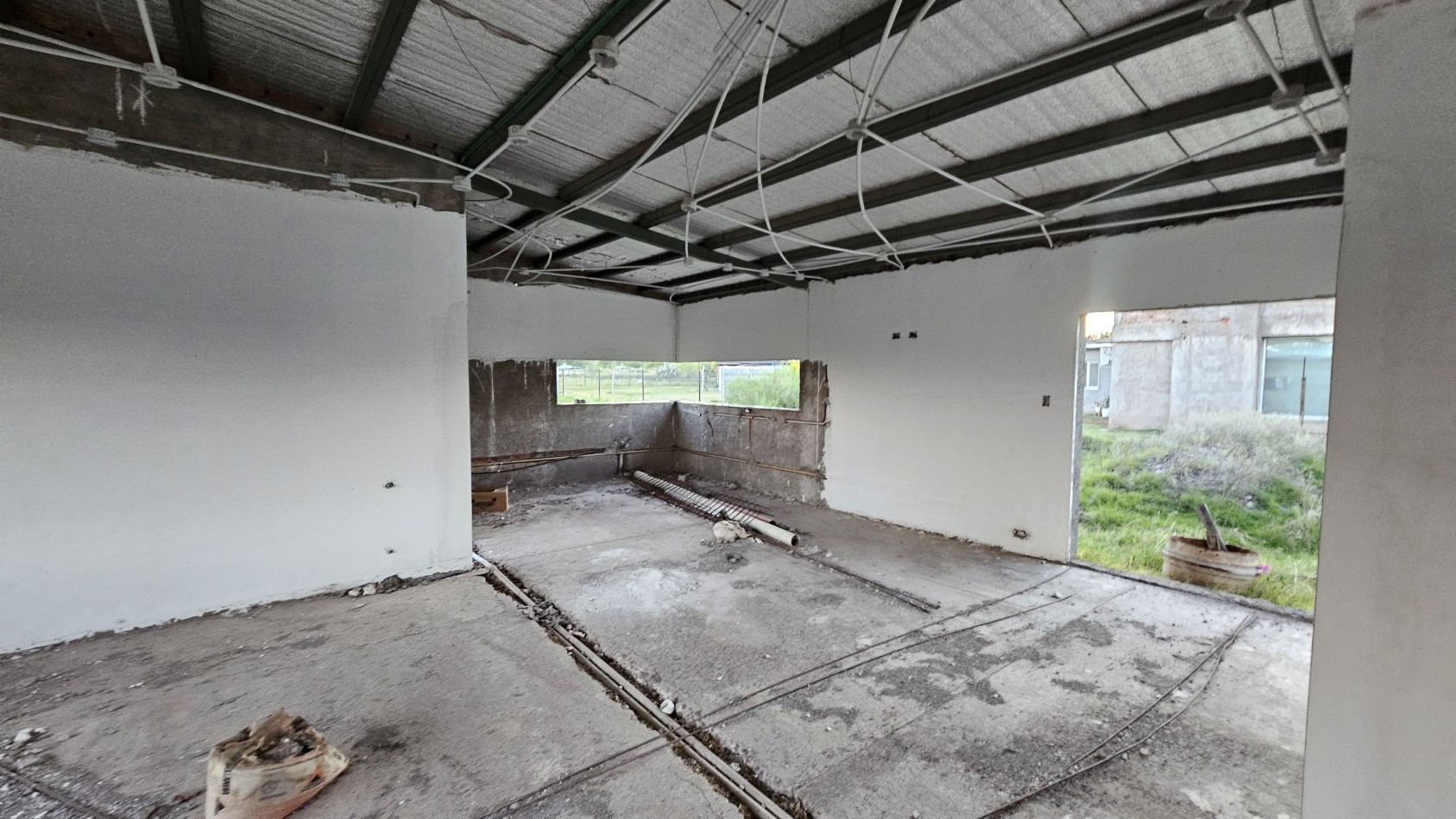 Vendo Casa a terminar zona Cerrito a 3 km de San Rafael.