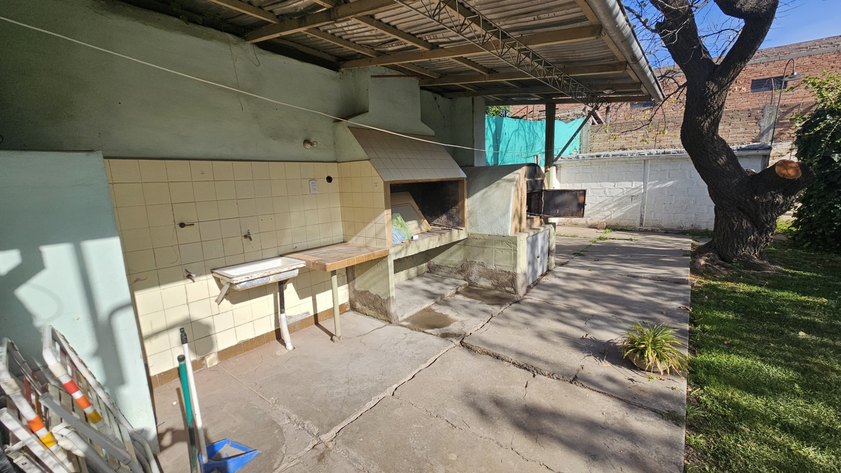 Venta de Casa Centrica en San Rafael - 3 Dormitorios, 420 m² Totales a pocos metros de escuelas, centros comerciales y el km 0