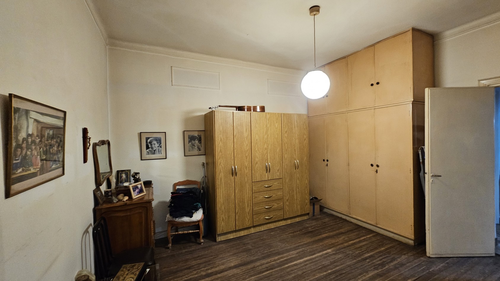Vendo Casa Centrica amplia 4 dormitorios. Cercana al Colegio del Carmen, una Zona privilegiada de San Rafael  