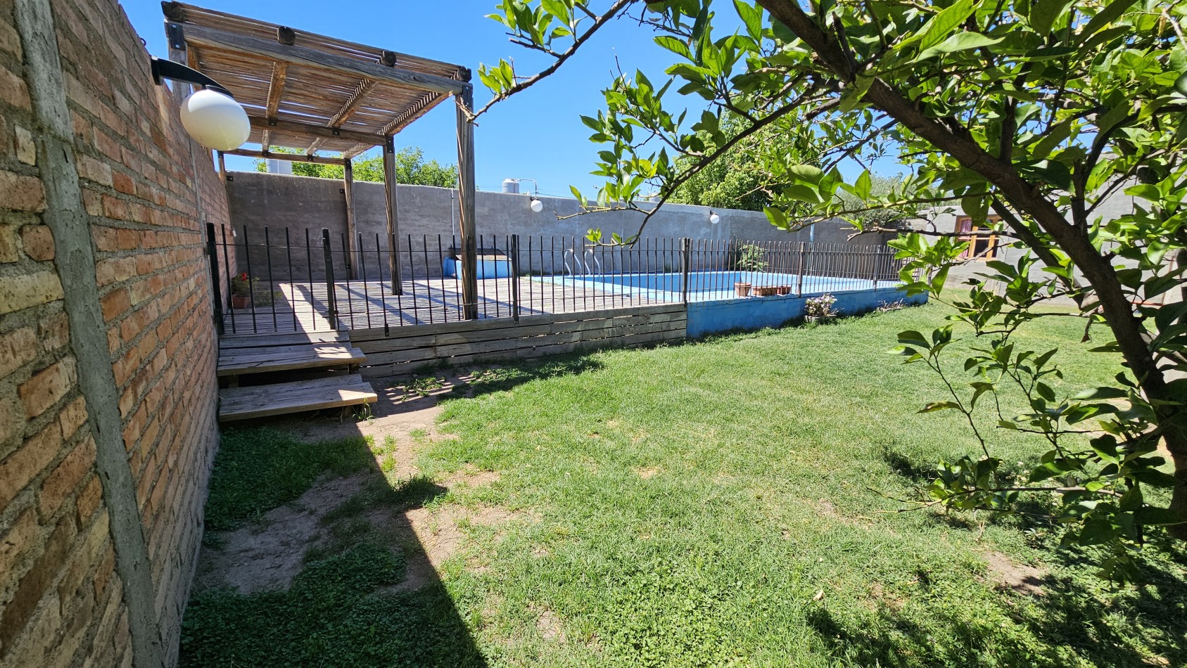 Vendo Casa amplia con pileta y quincho en Zona segura y tranquila ¡Tu proximo hogar en San Rafael!