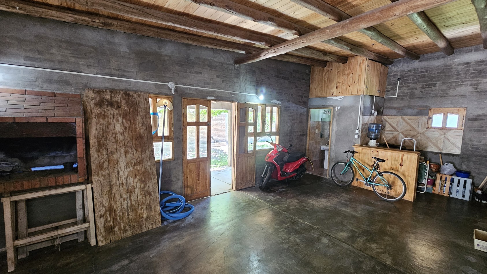 Vendo Casa amplia con pileta y quincho en Zona segura y tranquila ¡Tu proximo hogar en San Rafael!