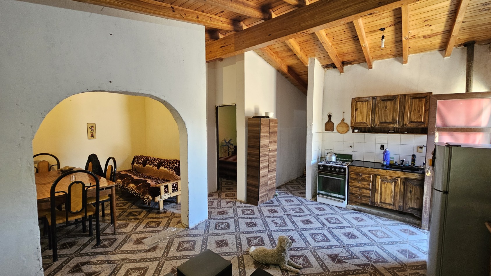Vendo casa con amplio terreno de 350 m², posibilidad de ampliacion y construccion avanzada de departamento al fondo, ideal vivienda o inversion San Rafael 