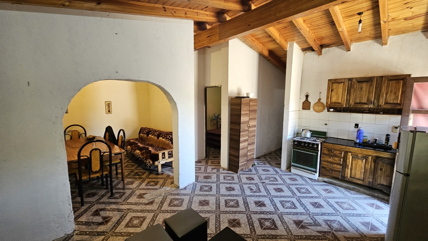 Vendo casa con amplio terreno de 350 m², posibilidad de ampliacion y construccion avanzada de departamento al fondo, ideal vivienda o inversion San Rafael 