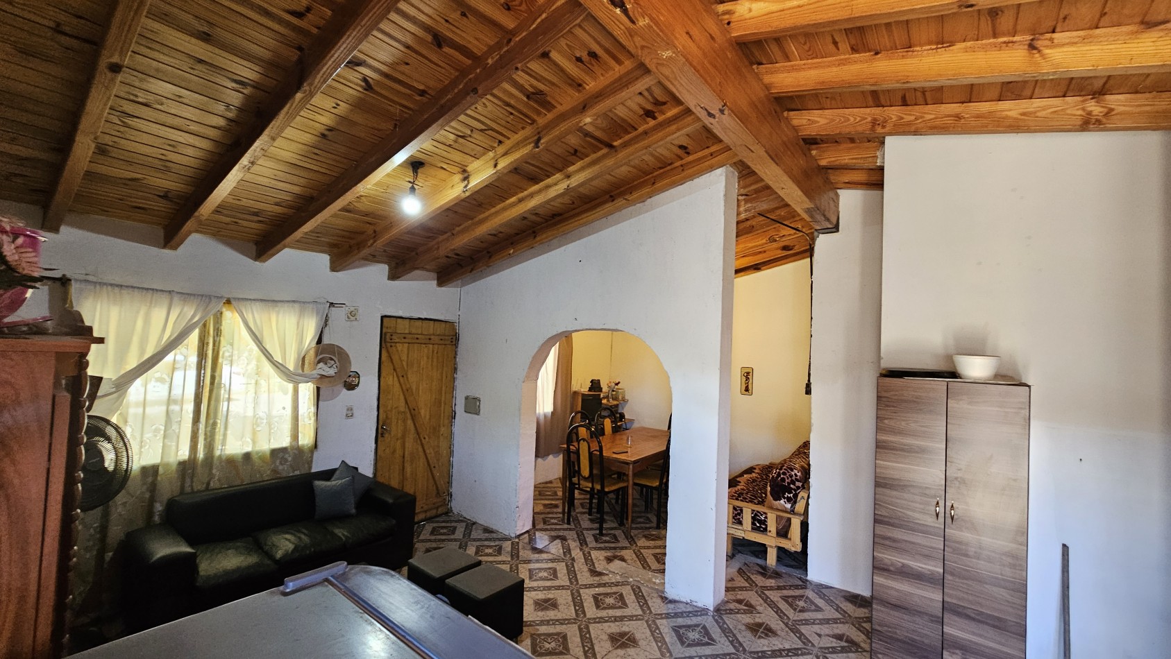 Vendo casa con amplio terreno de 350 m², posibilidad de ampliacion y construccion avanzada de departamento al fondo, ideal vivienda o inversion San Rafael 
